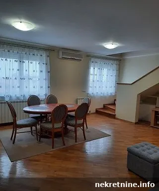 STARI GRAD SKUPSTINA 109m2 , 370000e